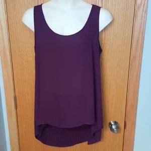 High-low pleated slit back tank